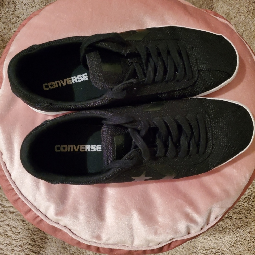 Converse Tennis Shoes